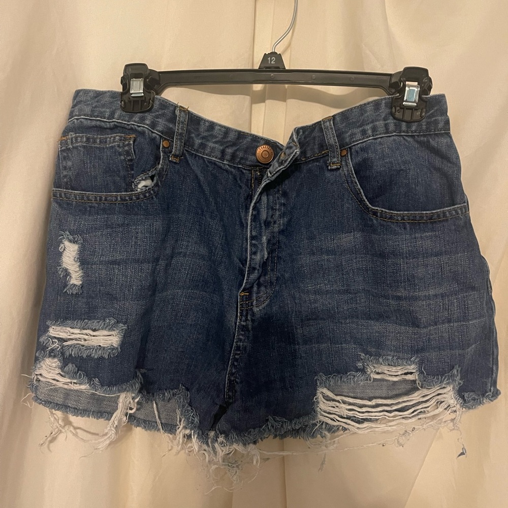 Forever 21 Distressed Jean Shorts💙 ships same/next day!